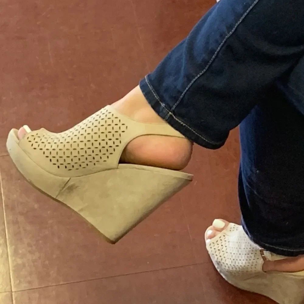 BRAND NEW PARKER&SKY ADJUSTABLE BUCKLE OPEN TOE CUTOUT WEDGE SANDAL